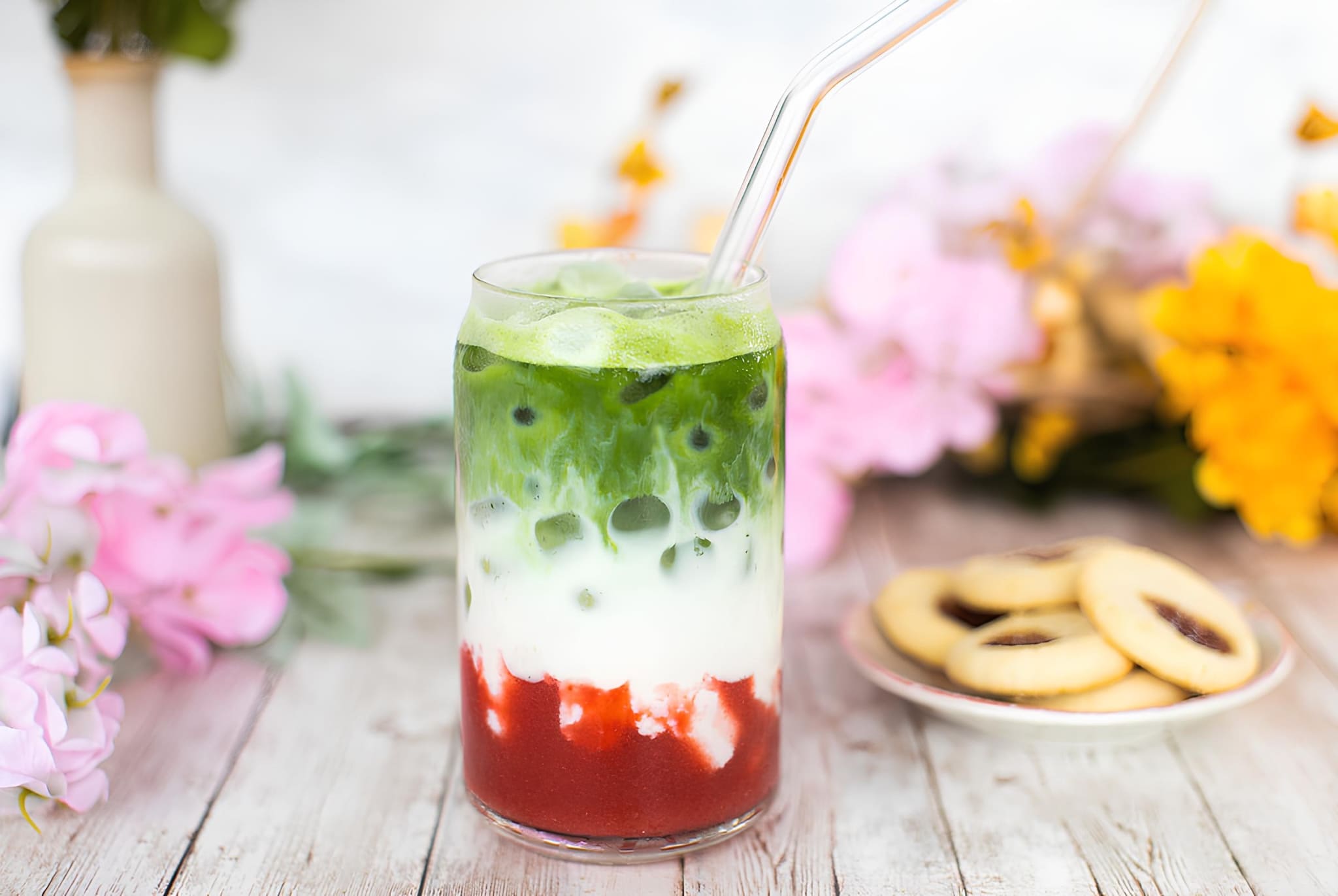 Iced Strawberry Matcha Latte – édes, frissítő umami élmény